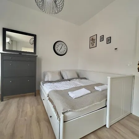 Romana - Free Private Parking