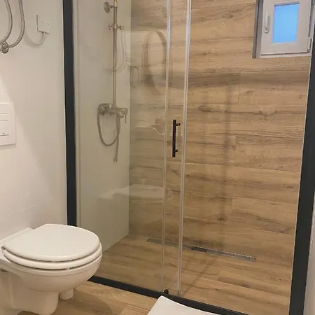 Romana - Free Private Parking