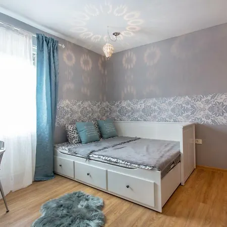 Apartament Romana - Free Private Parking *