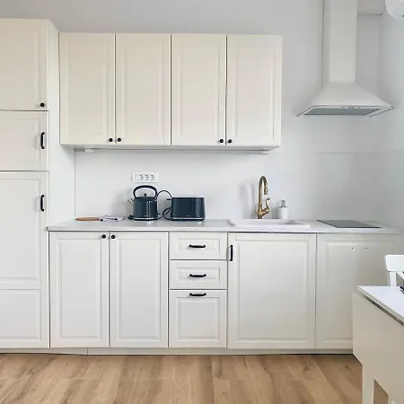 Romana - Free Private Parking