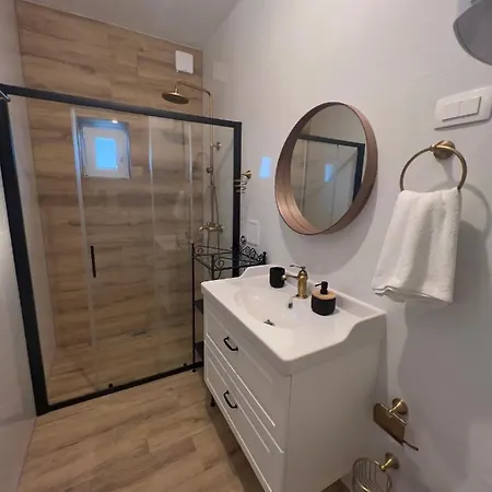 Romana - Free Private Parking Apartment