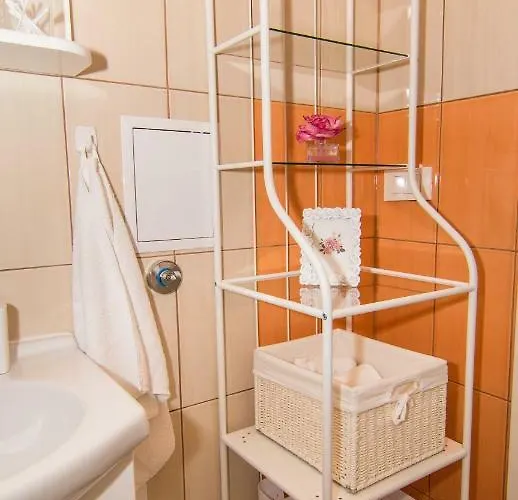 Romana - Free Private Parking شقة *